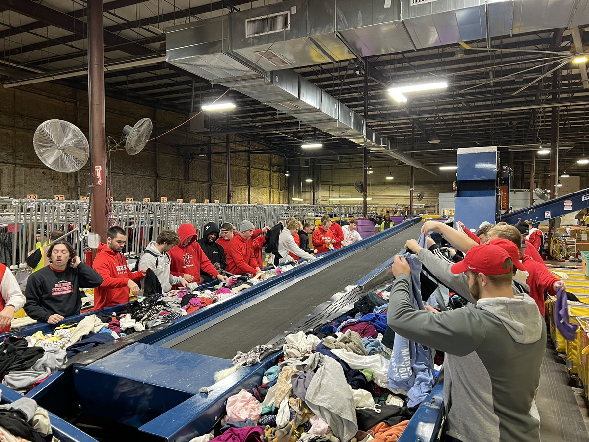 The Red Raiders serving with <a href="/RescueDurham/">DurhamRescueMission</a> this morning on a rainy day in Durham!

#RaidersStandOut | <a href="/NAIA/">NAIA</a> | <a href="/DurhamNCSports/">Durham Sports Commission</a>