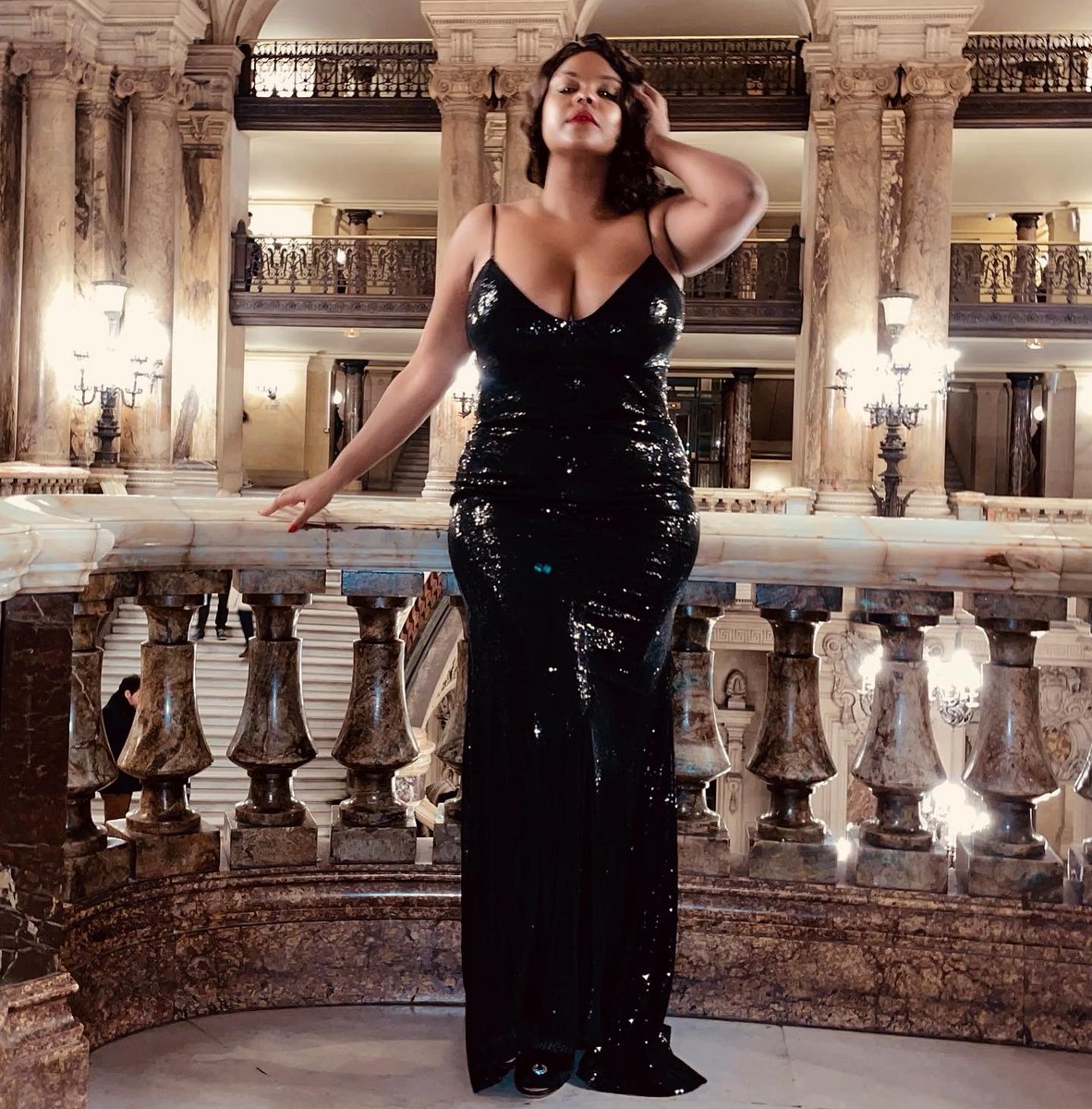 When at the <a href="/operagarnier/">Opéra de Paris</a> wear la petite robe noire #littleblackdress #parisienne #parisianstyle #jennyrieu #curvyfashion #plussize #bodyconfidence