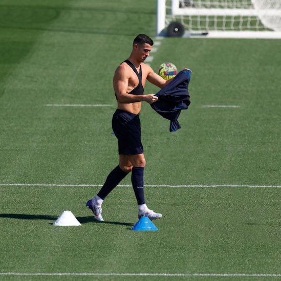 Cristiano Ronaldo entrenando en solitario en Valdebebas. 😍
