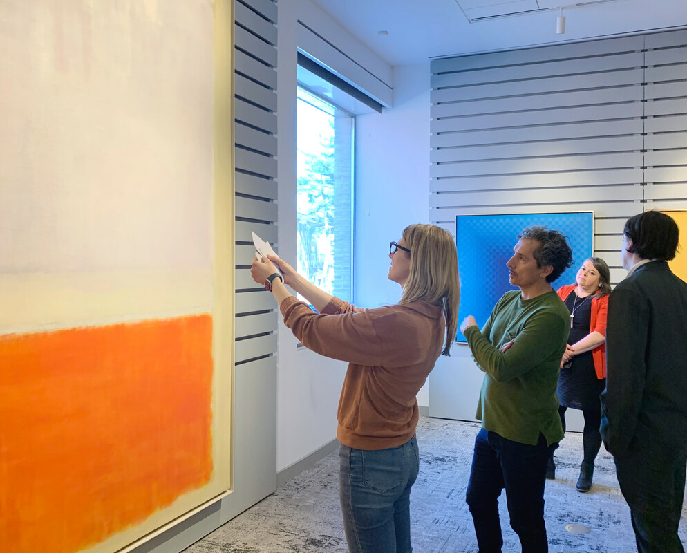 HoodMuseum's tweet photo. #TBT to when artist #KentMonkman visited the museum with hundreds of color swatches in hand to match hues in #HMAPermanentCollection paintings he chose to reference for commissions soon to be on view in the exhibition "Kent Monkman: Mamahtâwisiwin."
📸: Anna Kaye Schulte https://t.co/Lnv6gec3dX