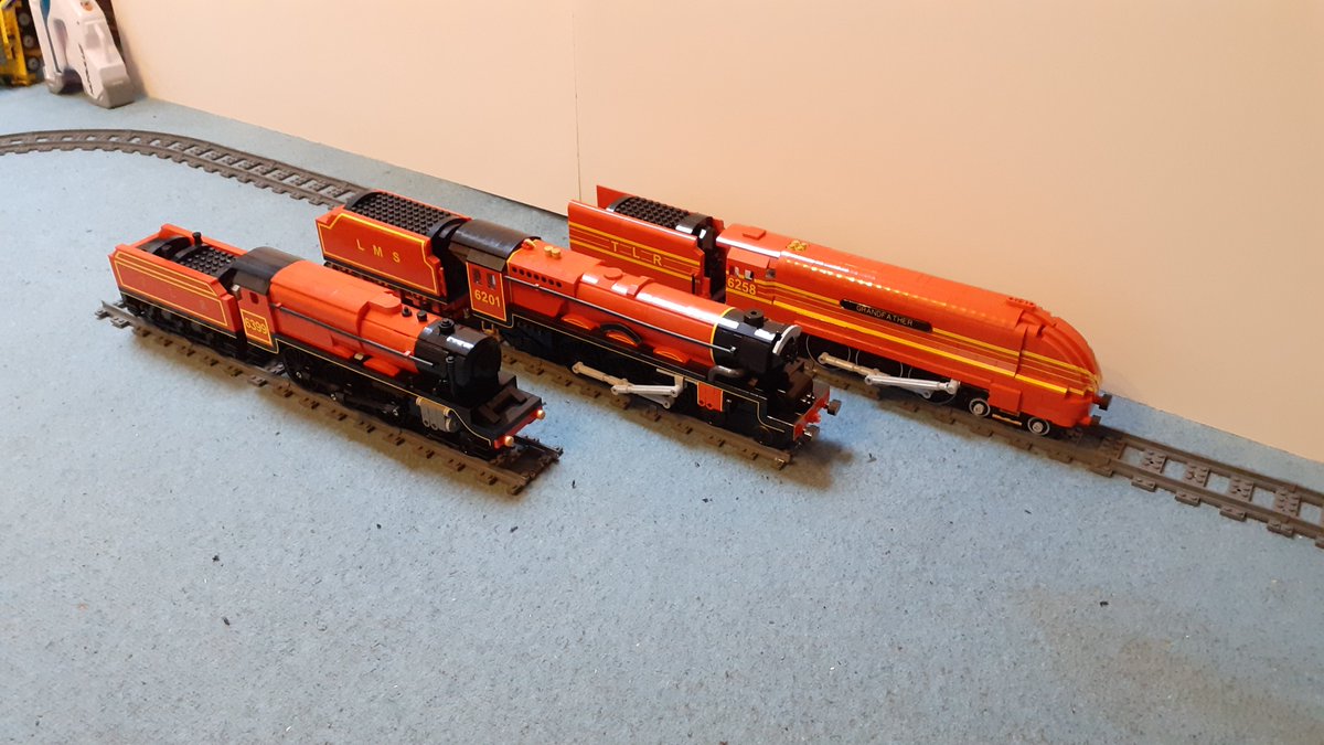 Luke_TLR's tweet photo. @KnapfordSignal How about a couple of steam locomotives I built from scratch with lego?? The streamlined coronation, the princess royal, and the experimental Fury https://t.co/LfRa72DLpi
