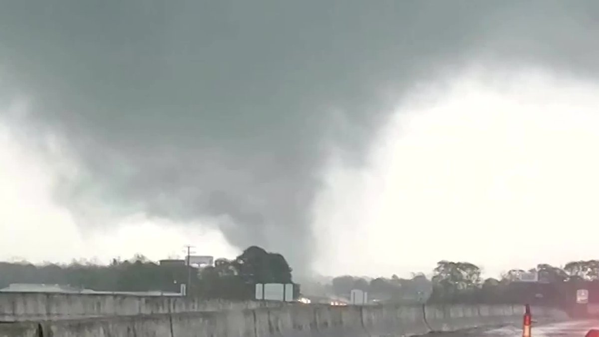 KG5GJT's tweet photo. Big thanks to everyone at @NWSNewOrleans for keeping us informed yesterday. Must have been a very busy day based on the amount of watches and warnings you all issued. #LifeBelowSeaLevel #NWS #Skywarn #Tornado https://t.co/1LSaOZKONp
