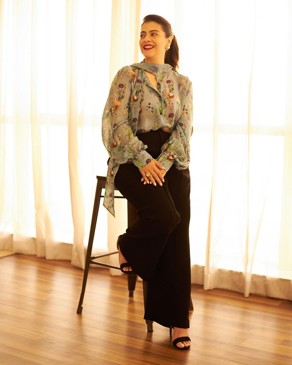 itsKajolD's tweet photo. In my moment ✨
.
#SalaamVenky #Promotions #ChristmasVibes https://t.co/979cEZ6Q20