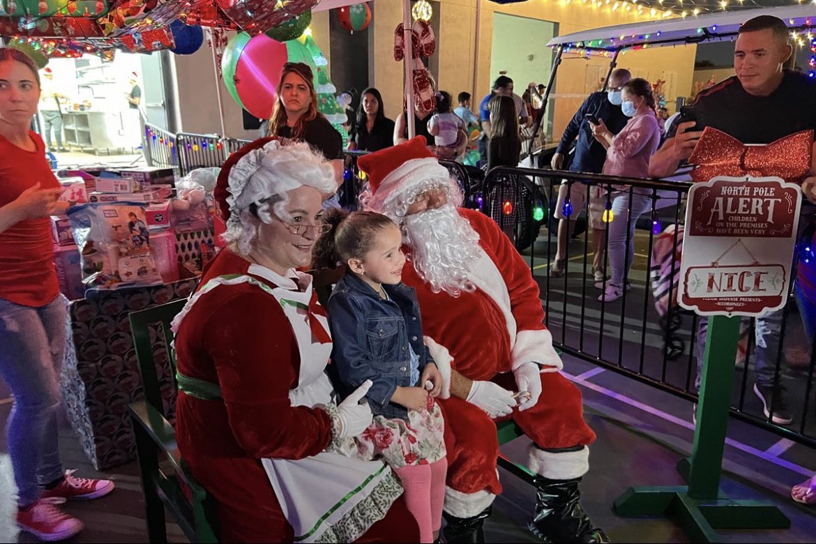 #TBT to last year’s City of Sweetwater Christmas Carnival!

Santa made a special stop to deliver toys to the kids in our community, and he’ll be back once again 🎅🏼🎄

Join us this Sunday, December 18th starting at 4 p.m. until 8 p.m. at Ronselli Park 🙌

#santaiscomingtotown