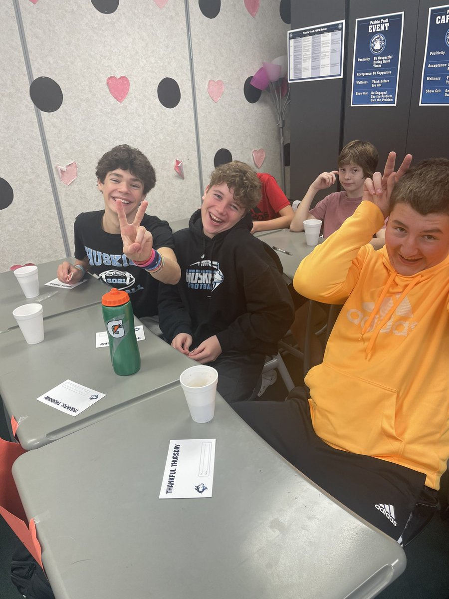 Students enjoying their hot chocolate surprise from our awesome parents! <a href="/PRT_Huskies/">Prairie Trail</a> @MrsJonesPRT
