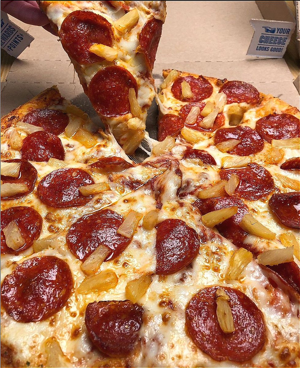 DominosJa's tweet photo. It’s the most delicious time of the year so you deserve 2 free toppings ✌️
This and every #TwoToppingsThursday purchase a LARGE cheese pizza and get any two toppings for FREE!
ORDER & PAY ONLINE
#DominosJA
#FREEDelivery
#OrderAndPayOnline https://t.co/H0uBC5mJDE