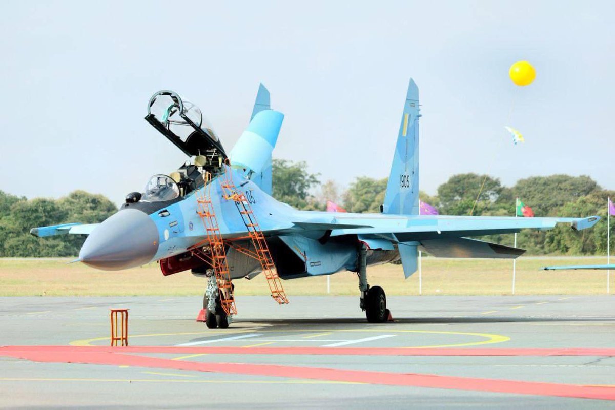 Khithitofficial's tweet photo. စစ်ကောင်စီက  ရုရှား ဘက်စုံသုံး Kamov KA-28 Helix  ရဟတ်ယာဉ် ၂ စီး၊ SU-30 တိုက်လေ ယာဉ် များ၊ တရုတ် FTC 2000 G လေယာဉ် များကို  ထုတ်ပြ
read more-> https://t.co/E50hefqa2q https://t.co/RkID10oIZ2