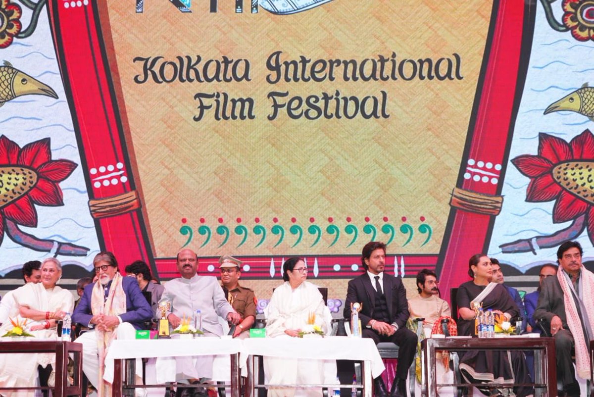 MamataOfficial's tweet photo. I inaugurated the 28th Kolkata International Film Festival today with luminaries like Hon'ble Governor CV Bose, @SrBachchan, Jaya ji, @iamsrk, @ShatruganSinha, @SGanguly99, Rani Mukherjee, among others.

#KIFF as a platform will take our cultural exchange to even greater heights! https://t.co/zxWqfalpgC