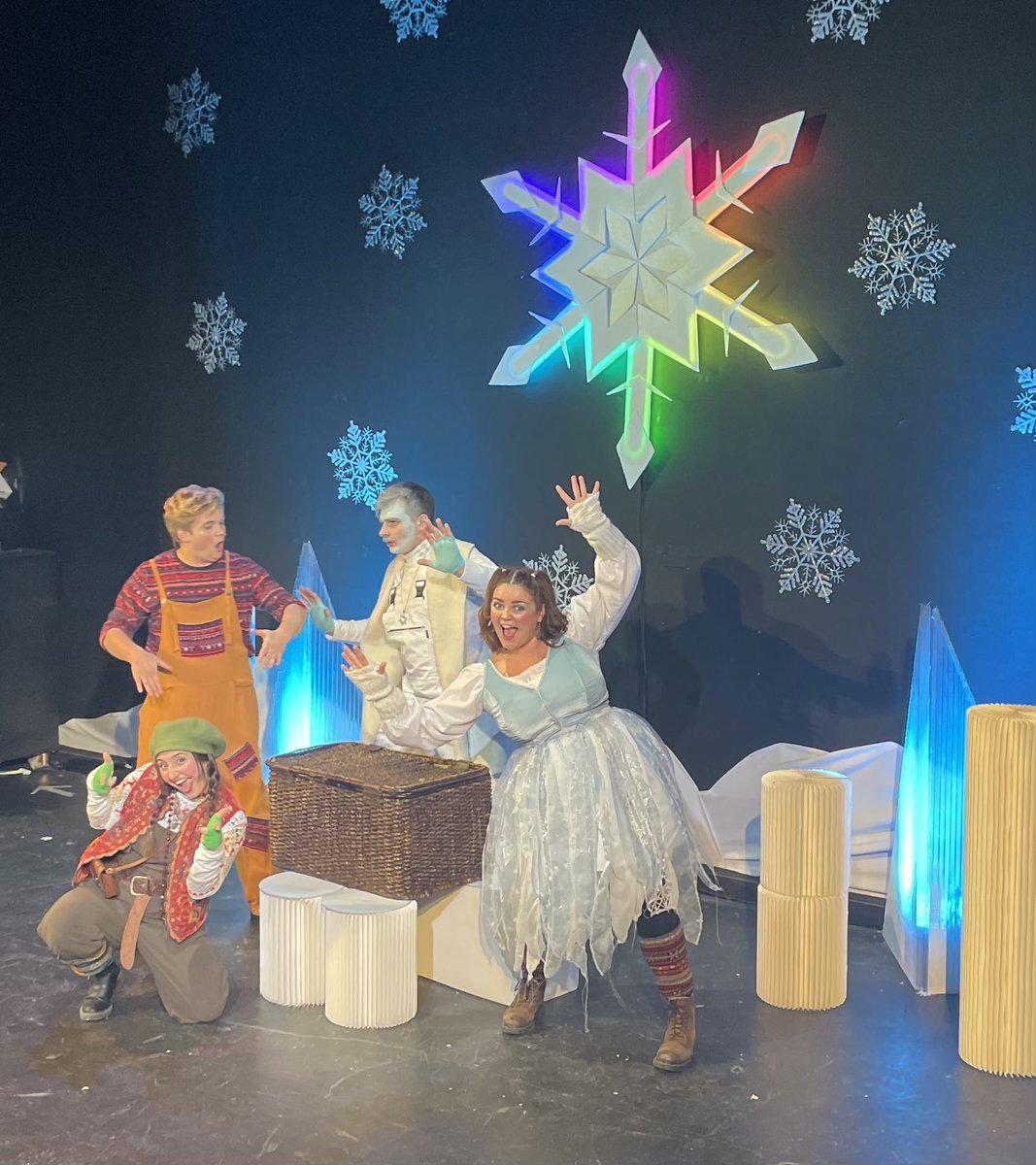 Magical afternoon <a href="/thecustomshouse/">The Customs House</a> watching <a href="/TreeStumpThtr/">Tree Stump</a> with #TheLastSnowflake - This is an absolutely beautiful show for kids - My 2 year old nephew was totally engaged! Well Done All ❤️ ❄️ 🎭 Go see while you can!!!!! #Theatre