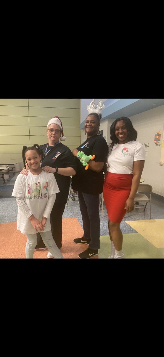 HillpointHusky's tweet photo. 12 Days of Holiday fun and LEARNING! Christmas Movie Character day! #12daysofholidayfunandlearning
#HPLeadersofthePACK
#BuildingtheBestSPS https://t.co/HwCKzIpQdH