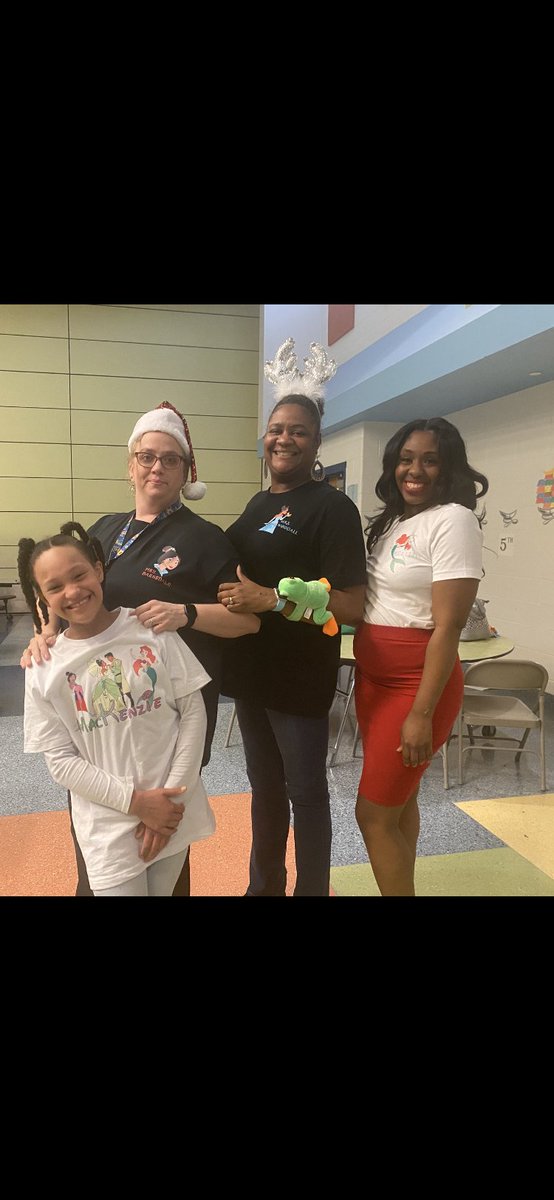 HillpointHusky's tweet photo. 12 Days of Holiday fun and LEARNING! Christmas Movie Character day! #12daysofholidayfunandlearning
#HPLeadersofthePACK
#BuildingtheBestSPS https://t.co/HwCKzIpQdH