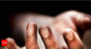 kailash125125's tweet photo. #India: #Woman #tied to pole, #beaten #barbarically by #former-in-#laws
A woman in Indian city of Rajkot was beaten barbarically by her former in-laws for urging them to take care of her four #children after the death of her husband https://t.co/dlBfoGbeue