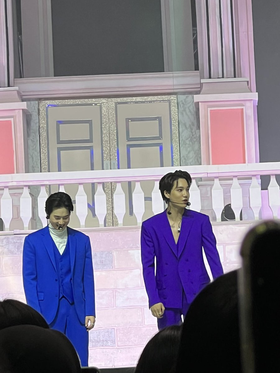 EXOGlobal's tweet photo. [LQ] 221215 #EXO @ Pre-recording for 2022 Winter SMTOWN: SMCU Palace 
Cr. audibbh

#EXO #엑소 @weareoneEXO https://t.co/H2alPLiiHc