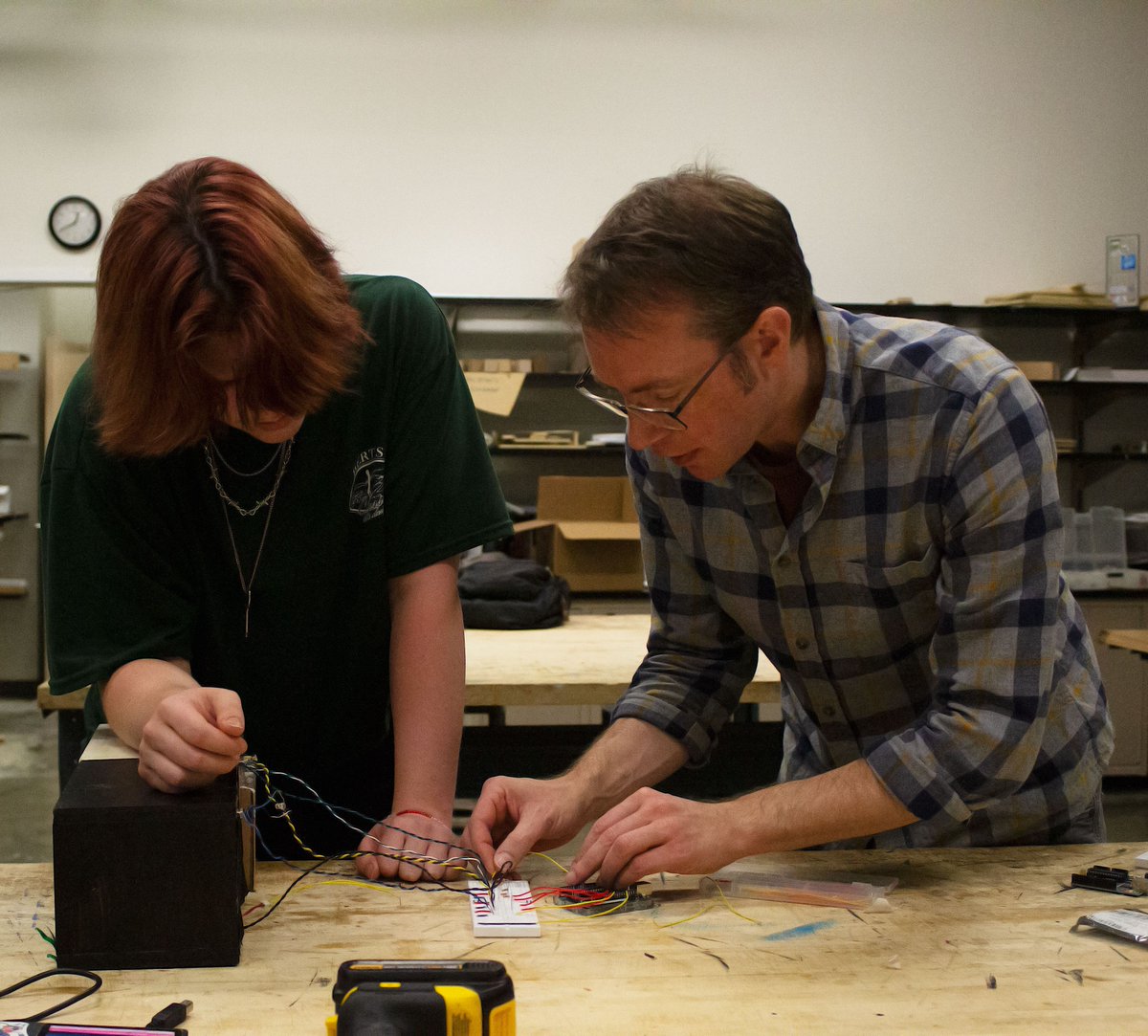 AUArtsDC's tweet photo. Art and the Machine, a new studio art class taught by Professor Andy Holtin, explores the possibilities of electronics in art by building objects with the ability to interact via sensors, through light, sound, and motion. Read the story: https://t.co/SNo9dD9AQE

📷 : Olivia Bloch https://t.co/C0iGbQ57aS