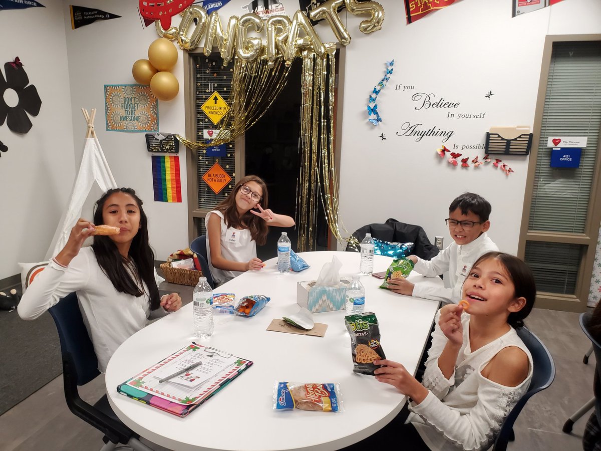 nrede_OKES's tweet photo. My NEHS Students did such a fantastic job helping out at last night's Holiday Program! #TeamSISD #BuffaloPride #CommittedtoRise #NEHS https://t.co/LJ67me98GZ