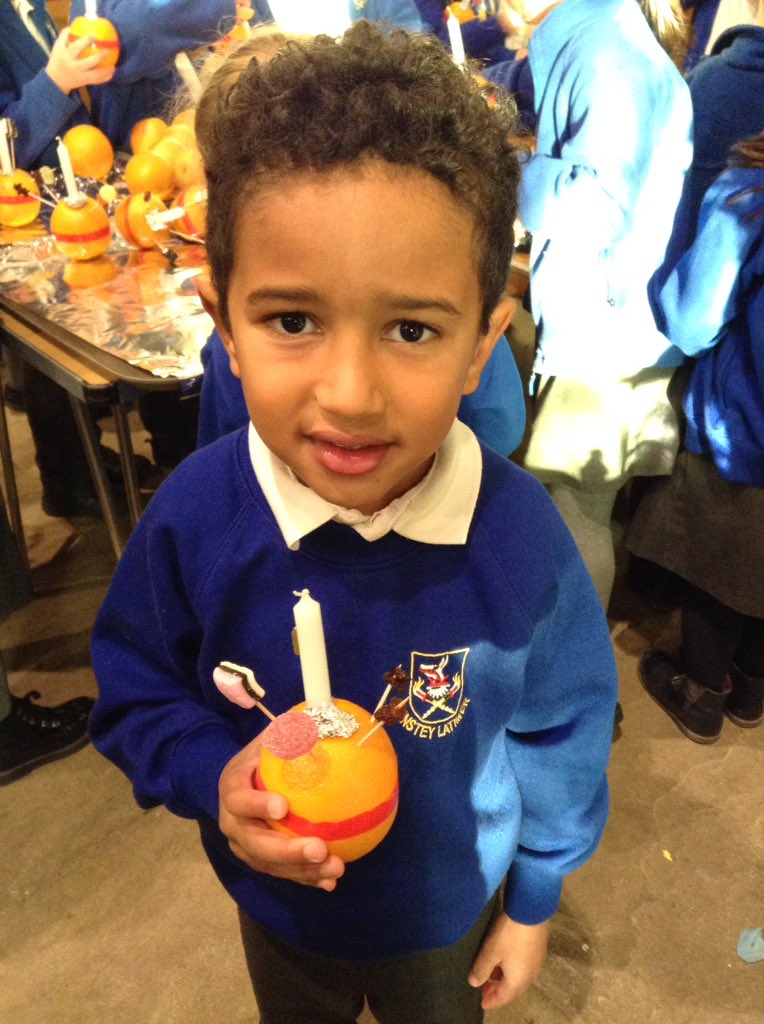 latimerprimary's tweet photo. #ClassLH have been at the local church today making Christingles for the Sunday Christingle services. #independence #responsibility #2LH #activelearning #LatimerRE #Simpletruths https://t.co/iHxHk1nb9S