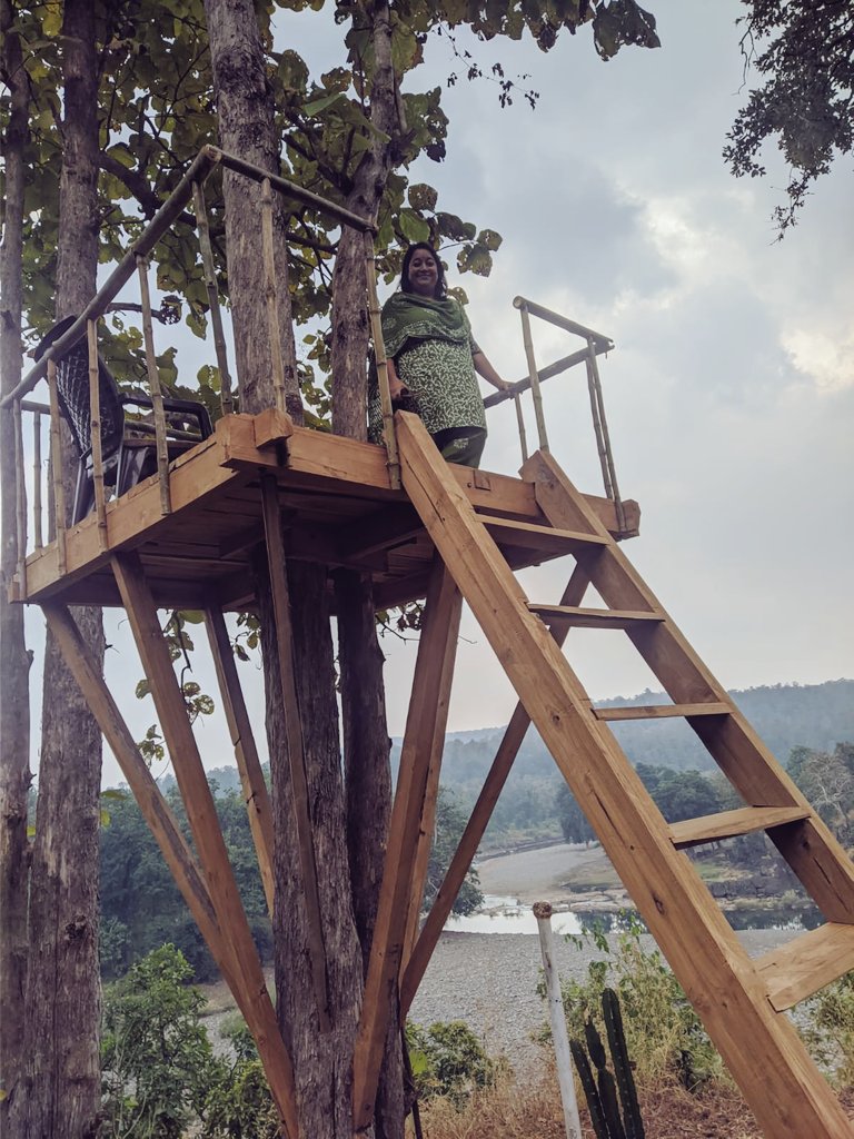 Alakund Protection Camp with Solar Lights,RainWater Harvesting in core of #MelghatTigerReserve A Viewing tower being built by Forest Guard Alokar & DCF @DivyaIFS with stunning views of #SipnaRiver Sipna is the Korku name of Teak Our #SipnaWLDiv gets its name from this river..
