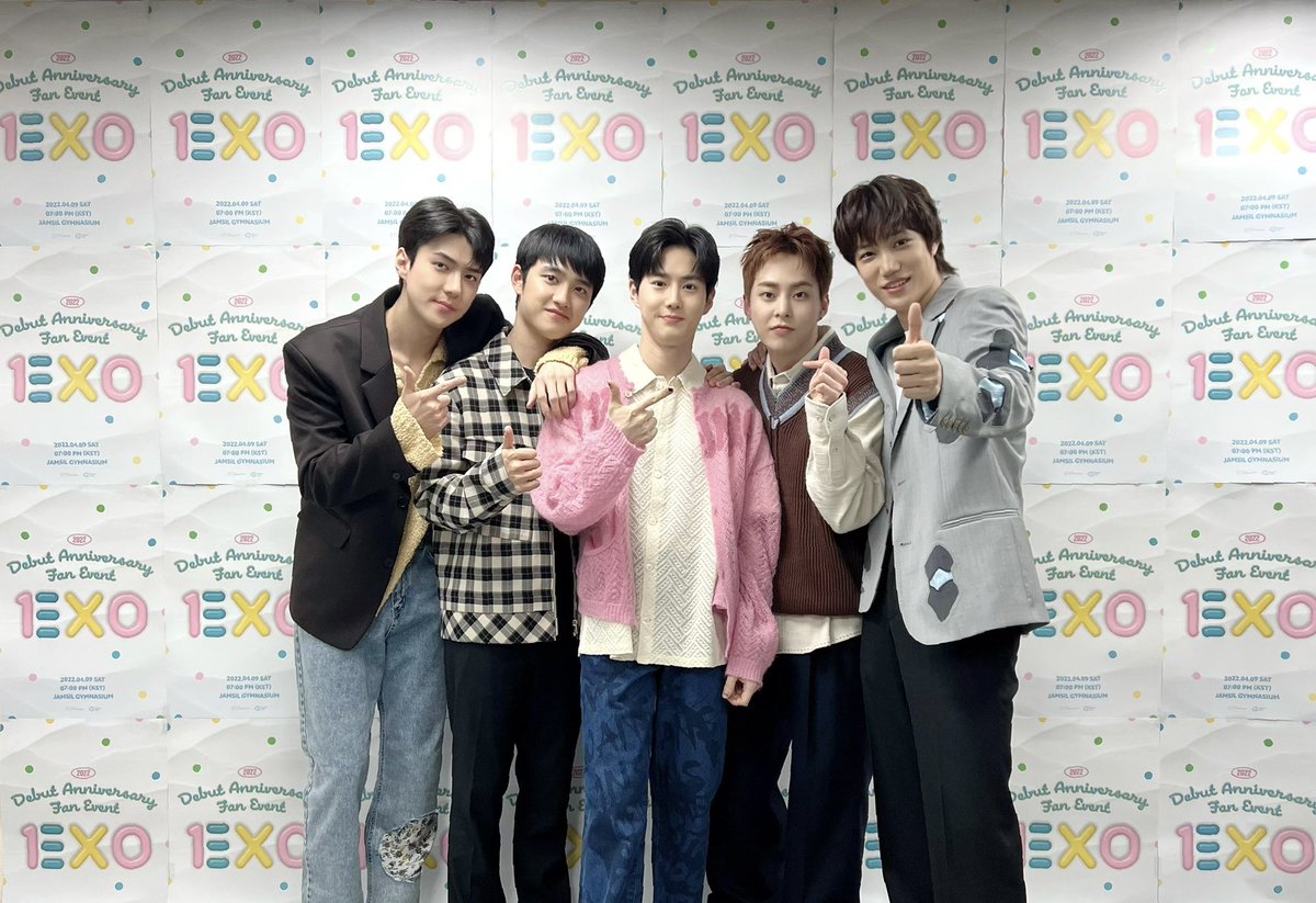 oshcuddles's tweet photo. EXO this 2022, a member shows up in every group photo 🥹 https://t.co/8k2MBo5rhZ