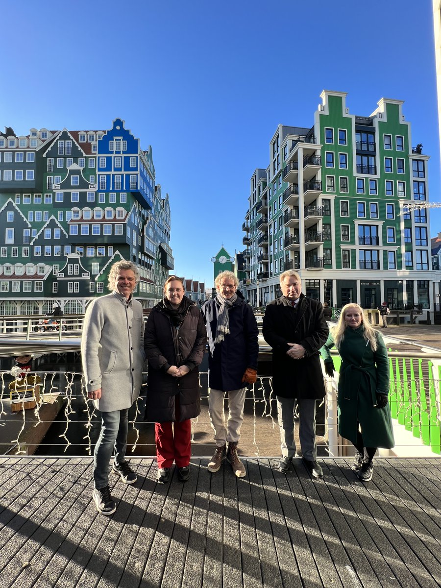 Winters werkbezoek aan stadshart Zaandam. Veel mooie initiatieven gezien voor winkelen en wonen in de binnenstad. Provincie helpt bij tegengaan winkelleegstand. Met <a href="/Ilsezaal/">Ilse Zaal</a> <a href="/stephanieonclin/">Stephanie Onclin VVD</a> @RTuijn