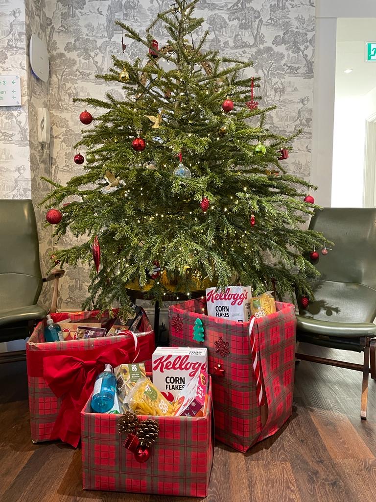 For Christmas, Fifty Fifty are putting aside items and collecting for our local food bank at @TheChapelLondon for The @TrussellTrust, a charity that is working to stop the UK hunger and poverty crisis. Thank you for all the donations so far! 🎄⛄️🎁