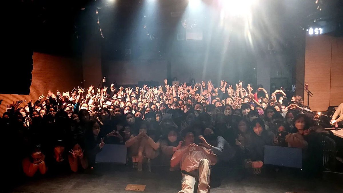 knjgIoss's tweet photo. the people in the front… https://t.co/sQxYENwlIW