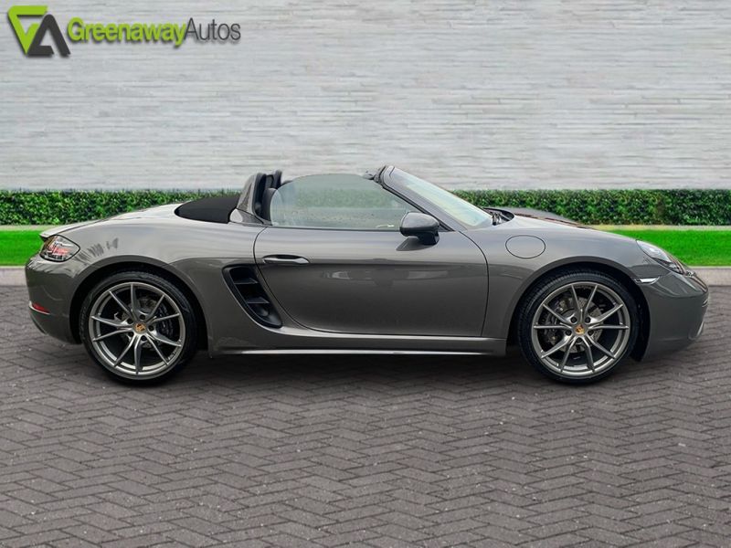 Greenaway_Autos's tweet photo. What a beauty 😍
Fresh into Greenaway Autos is this 2019 Porsche 718 Boxter. 
This stunning cabriolet model only has 5000 miles on the clock, and comes complete with built in sat-nav, parking sensors, and heated seats. 
Reserve online now for just £100 - https://t.co/bQYhoReRUp https://t.co/DWPMKcobYg
