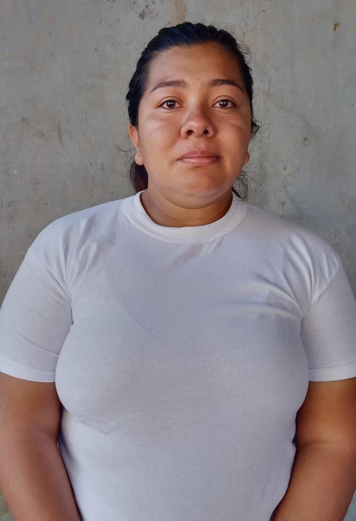 PNCSV's tweet photo. Vilma Liseth Rodríguez Tobar, alias Chata, presumía en redes sociales su pertenencia a la pandilla 18S.

Esta mujer delinquía y atemorizaba a los habitantes de Chalchuapa, Santa Ana.

Le esperan al menos 25 años tras las rejas por agrupaciones ilícitas.

#GuerraContraPandillas https://t.co/ujNmHrMEQj