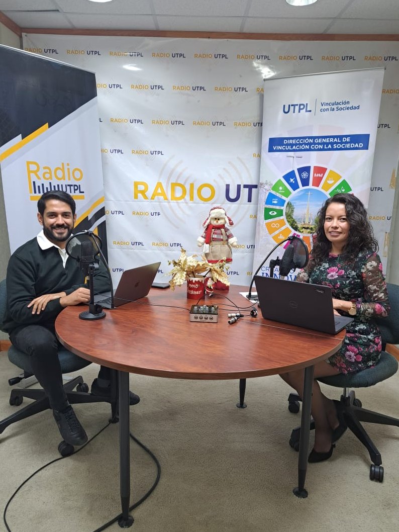 PermanenteUtpl's tweet photo. 📌Gracias a la @VinculacionUtpl con el apoyo de
@radioutpl presentaron su programa “El futuro de la Formación Permanente dentro de la UTPL”.
📲Donde tuvimos la participación Jorge Valarezo y Eylin Calderón.
#VinculaciónUTPL #CapacítateEnGrande #RadioUTPL https://t.co/Iozw5KRRZt