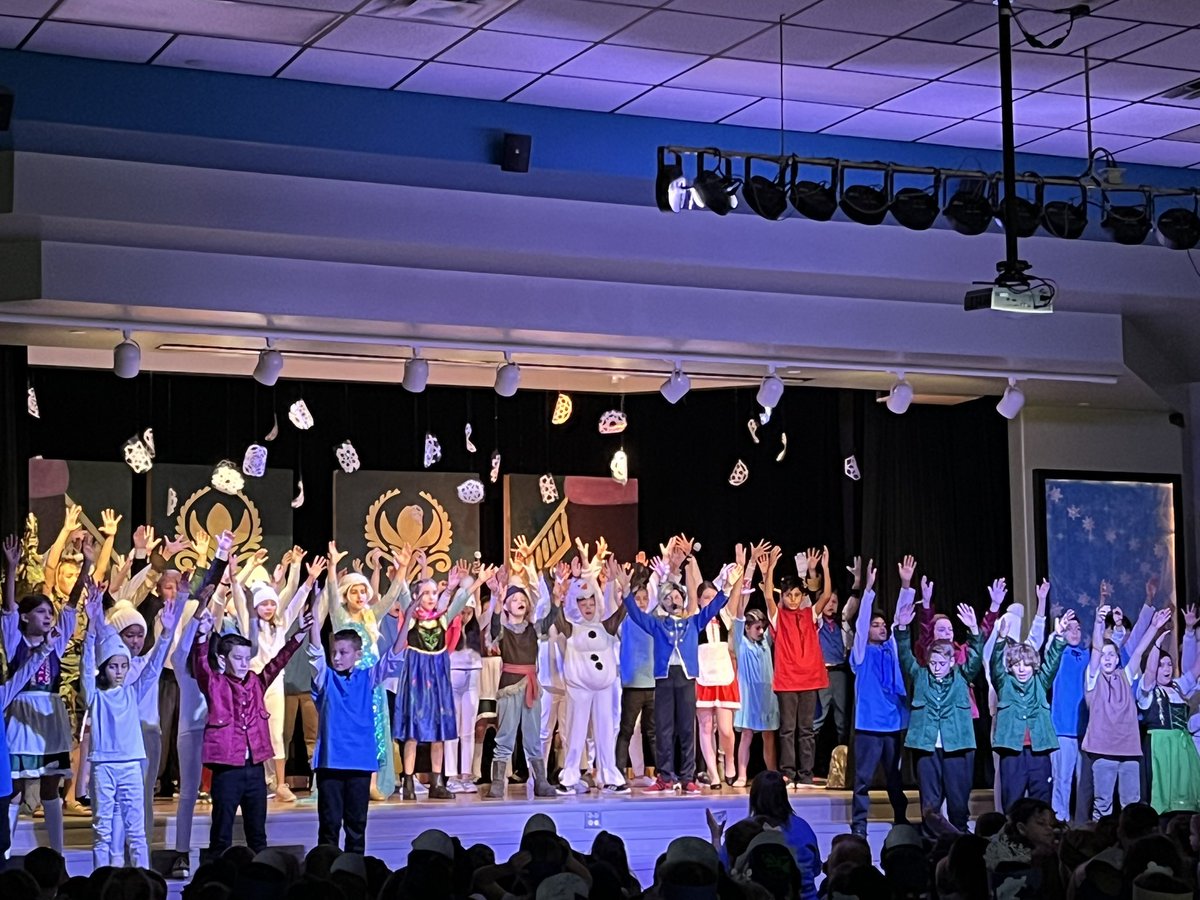 5th grade blew everyone away with their Frozen performance ❄️ <a href="/BESTexans/">BESTexans</a>