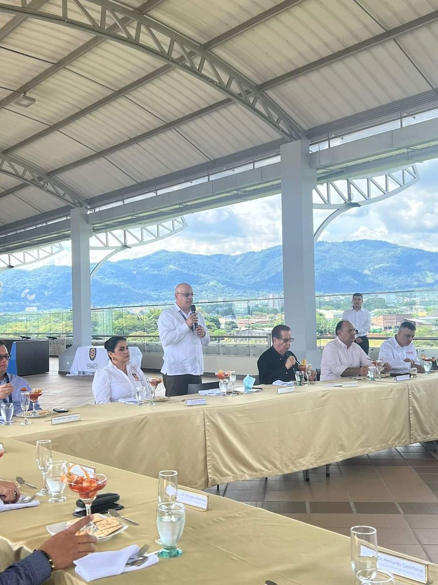 Hoy se realizó el cierre del año 2022, un año lleno de cambios para las IES del departamento, retos cumplidos y nuevas historias para agregar en las páginas de cada uno de los libros institucionales. Agradeciendo a cada una de las personas que lo hizo posible.