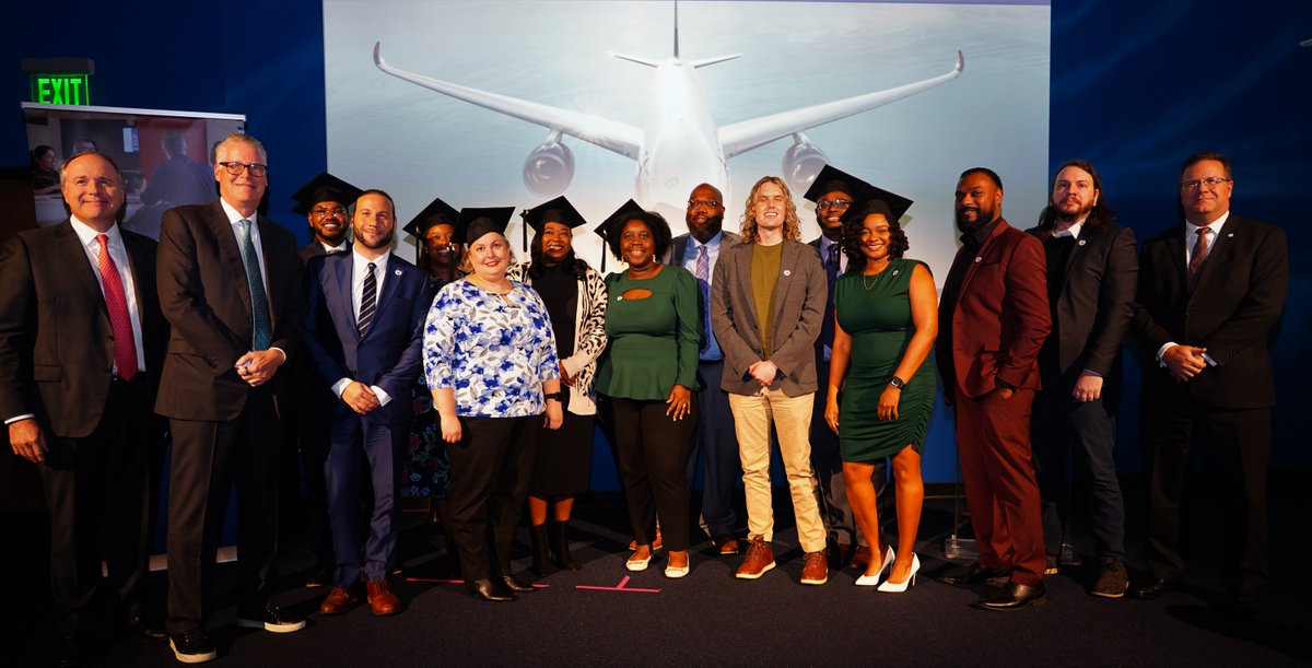 RobinsonCollege's tweet image. With #gradseason upon us, Robinson College of Business is proud to congratulate the first @Delta Analytics Academy graduating cohort! #RCBGradLife #DeltaDifference #KeepFlying #GSU22