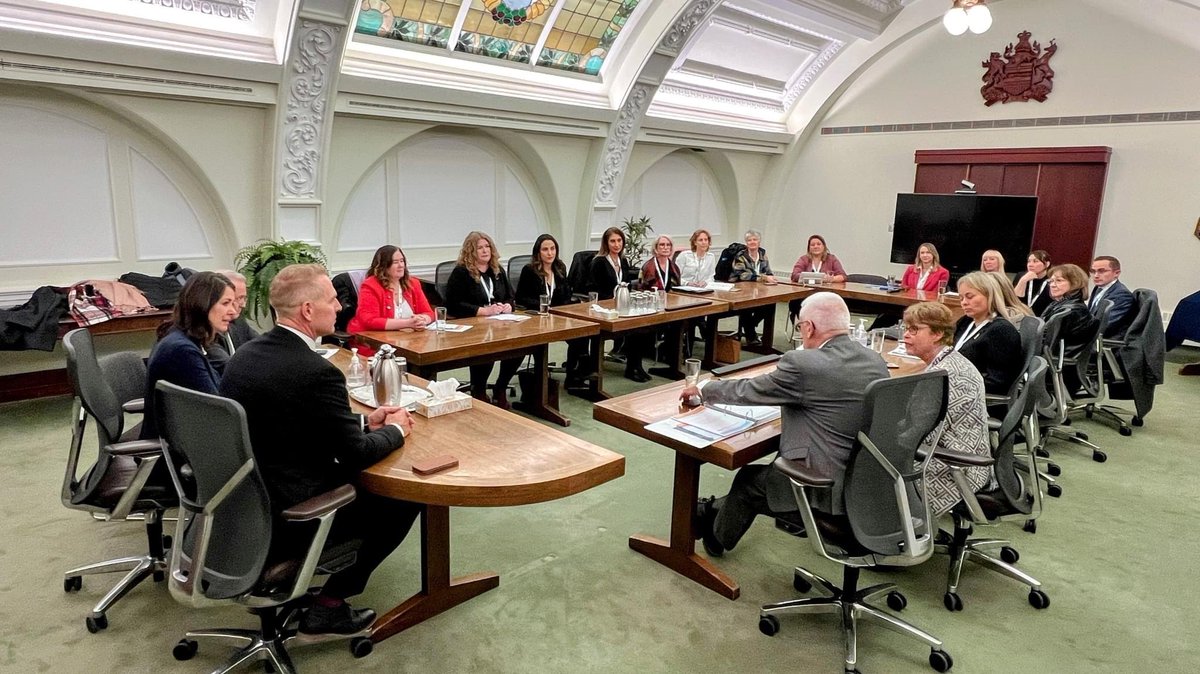 lethconst's tweet photo. The LCA was proud to be part of #TeamLeth.  Executive Director, Erin Low, and Board Member, Jesse Potrie (@fwbarch), attended several meetings over 3 days with Ministers at the Legislature, advocating for issues affecting the construction industry.  #yql #lca #ABLeg https://t.co/72Y9hGNUVj