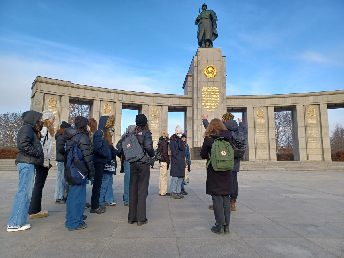 Berlin it has been a while and we’ve missed you but wow it’s great to be back! Our 71 historians and germanists have had a fabulous day, and are now surveying the city from the top of the TV tower.