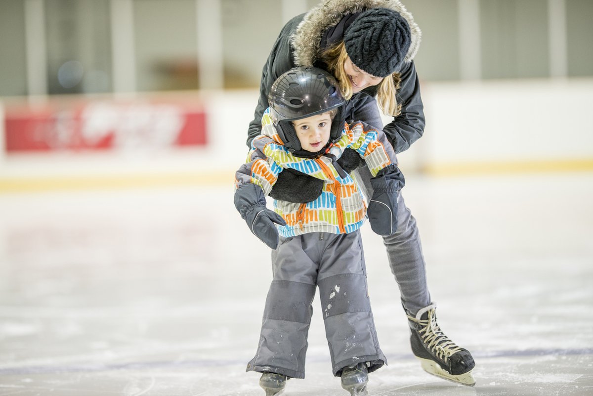 cityofguelph's tweet photo. Hey, #Guelph! Attend the public skate at Victoria Road Recreation Centre this Sunday (Dec. 18), sponsored by @KirtidasKitchen from 1 to 2:15 p.m. More info here: https://t.co/H1ZS2nDP6U https://t.co/gPdLbprRTw