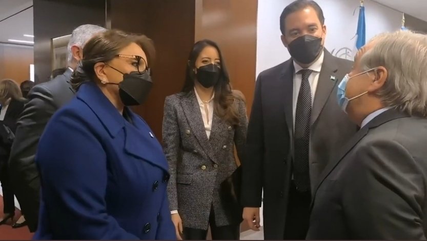 robertodiazhn's tweet photo. Q orgullo la Reina y los dos jóvenes príncipes del Reino de Honduras https://t.co/EQ1EgHWcWm
