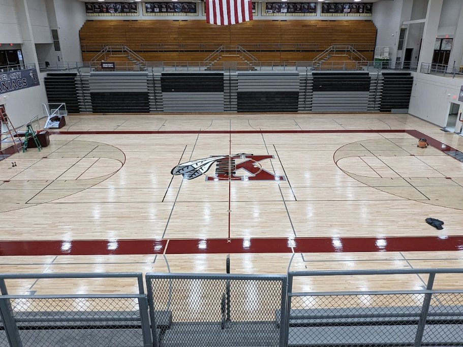 wxsmdon's tweet photo. Friday night is the lid lifter for the new Tribe Athletic Complex, when Dobyns-Bennett plays host to Volunteer, pre-game 7:45 tip 8:00 on 640 WXSM The Sports Monster https://t.co/WT9zIs6IcZ