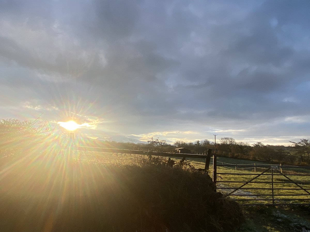 CymruCollective's tweet photo. @NWalesSocial Hello #NWalesHour. Good to be back up north!  Lovely flying visit at the weekend.  Stayed at Bryn Menai at Garth Farm in Y Fenliheli. 

#NorthWales #NorthWalesTourismAmbassddor @GoNorthWales @NWTBiz 

https://t.co/pezgjy6Dof https://t.co/zw9EH6E9nT
