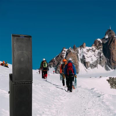AnchorAudio's tweet photo. It’s not a Yeti… it’s a Bigfoot! 👣❄️
#bigfoot #snowseason #snowsports #skiing #snowboarding #hiking #snowhiking #mountains #yeti #anchoraudio #audio #bluetooth #wirelesstechnology #portablepasystem #pasystem #speaker #microphone #durable #outdoors https://t.co/lMUDg1S3Pk