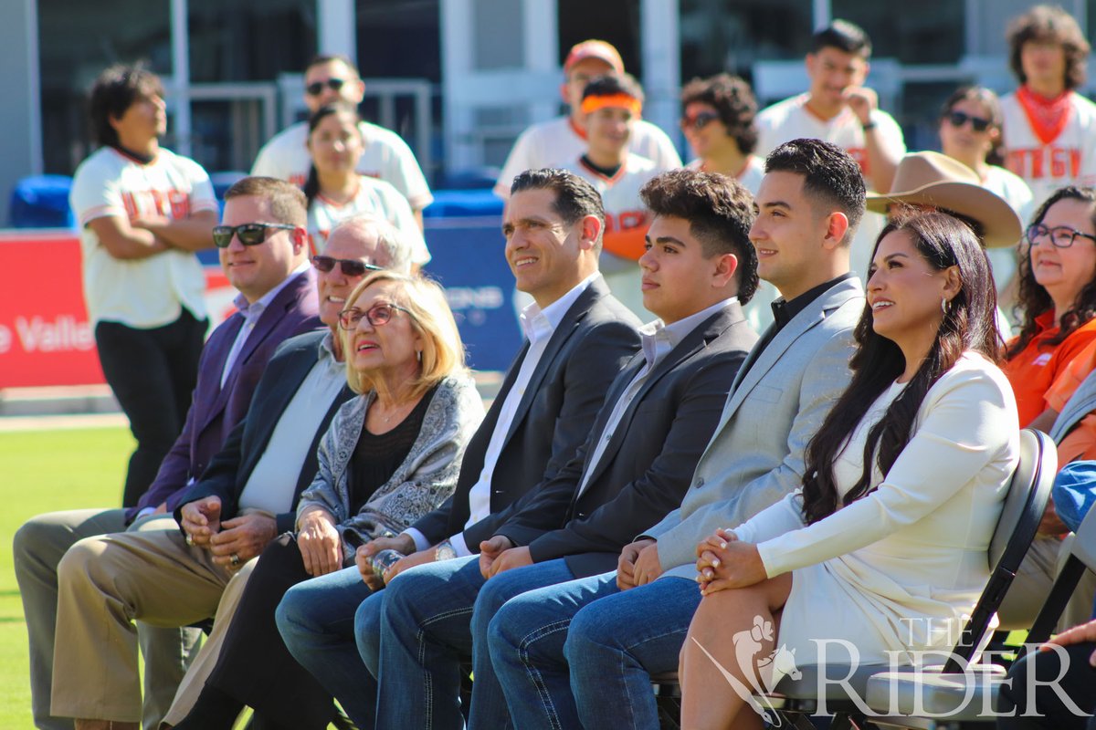 UTRGVrider's tweet image. Travis Bush addressed the public and UTRGV campus community members during a news conference earlier today at H-E-B Park in Edinburg. The university announced on Monday the hiring of Bush as the first head football coach in program history.

📸: Abigail Ollave