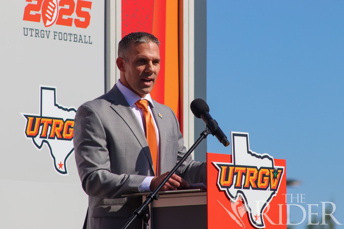 UTRGVrider's tweet image. Travis Bush addressed the public and UTRGV campus community members during a news conference earlier today at H-E-B Park in Edinburg. The university announced on Monday the hiring of Bush as the first head football coach in program history.

📸: Abigail Ollave