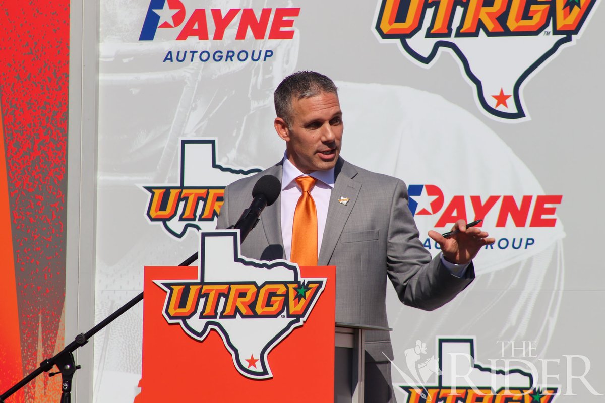 UTRGVrider's tweet image. Travis Bush addressed the public and UTRGV campus community members during a news conference earlier today at H-E-B Park in Edinburg. The university announced on Monday the hiring of Bush as the first head football coach in program history.

📸: Abigail Ollave