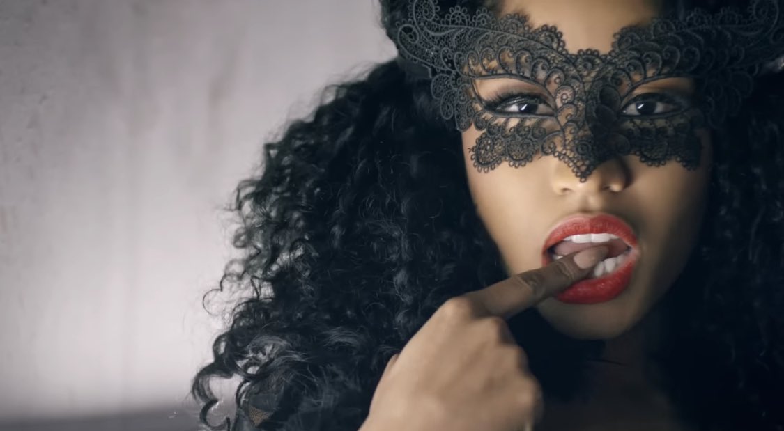 nicki minaj headpiece