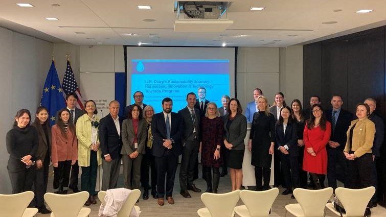 EUintheUS's tweet photo. 🥛 Today we welcomed @USDairyExporter and @nmpf to share their journey toward sustainability with EU and other agriculture counselors. They discussed their efforts to become GHG emission neutral by 2050 and their interest in a deeper dialogue with international partners. 🐮 https://t.co/4GTah0lCA3