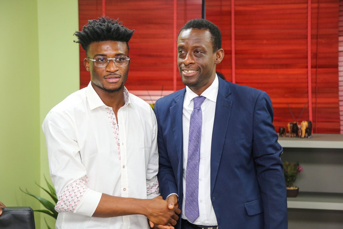 KudusMohammedGH's tweet photo. I am very thankful &amp; highly honored to receive this  commemorative gold coin medal from Hon. Kwabena Okyere Darko on behalf of Ghana Gold Expo. This is to the entire WC squad for our collective dream &amp; effort. Thanks for motivating &amp; inspiring this generation &amp; beyond. https://t.co/3SFETqzdZB