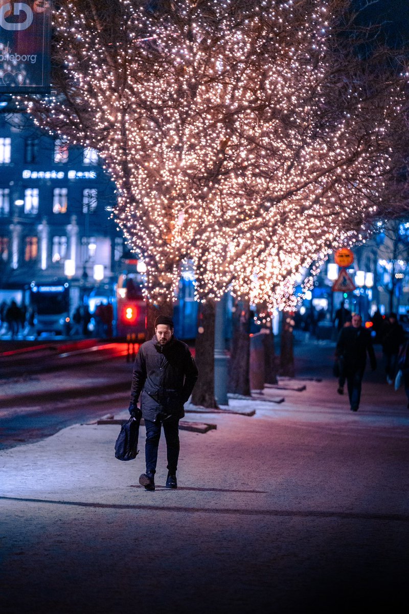 Walking through the light and dark

#walkingthroughlife #inthecity #throughthesnow #latenightvibes #neonlights #lightsinthesky #goldenlightphotography #gothenburg