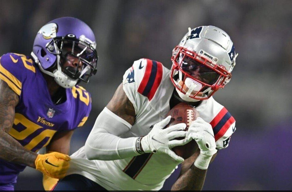 HeadAndBrain's tweet photo. How Do You Think The NFL Is Doing With Its Concussion Protocols???
Reports: NFL, union review handling of DeVante Parker’s concussion https://t.co/8FTtH9N7oq
#NFLProtocols #NFLconcussions #SafetyProtocols https://t.co/ghX6J6gXOX