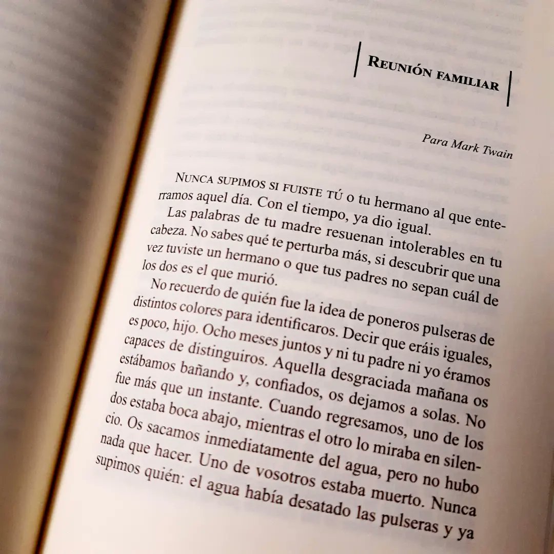 AdaCruzTnd's tweet photo. “Nunca supimos si fuiste tú o tu hermano al que enterramos aquel día. Con el tiempo, ya dio igual” (“Reunión familiar”, Niños,  David Roas). Mañana (20h), el autor y Meri Torras dialogan sobre el libro en @libreriodlplata; y el sábado (12h), comentamos la jugada en #ElClubDeAda. https://t.co/qyzU9PxHN7