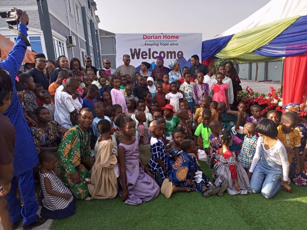 ThenewstrackC's tweet photo. https://t.co/wq9VsEgW3Q 

Dorian Home Celebrates First Anniversary Amidst Pomp And Ceremony

@Oluwato94515871 @adeleye_temmie @AkureHowFar @YemieFash @floondo @Apex993_ @JojoNationNG https://t.co/JWyhKrqhvJ