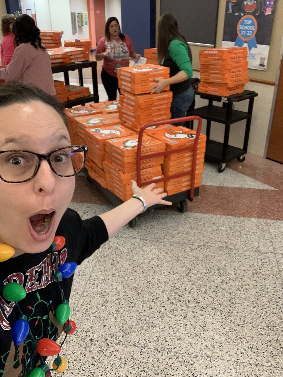 Iiiiitttt’s PARTY TIME!! Mega thanks to the HRE PTA for supplying the pizzas for our class parties! #AdventureAwaits #party <a href="/littlecaesars/">Little Caesars Pizza</a> #ptapartnership