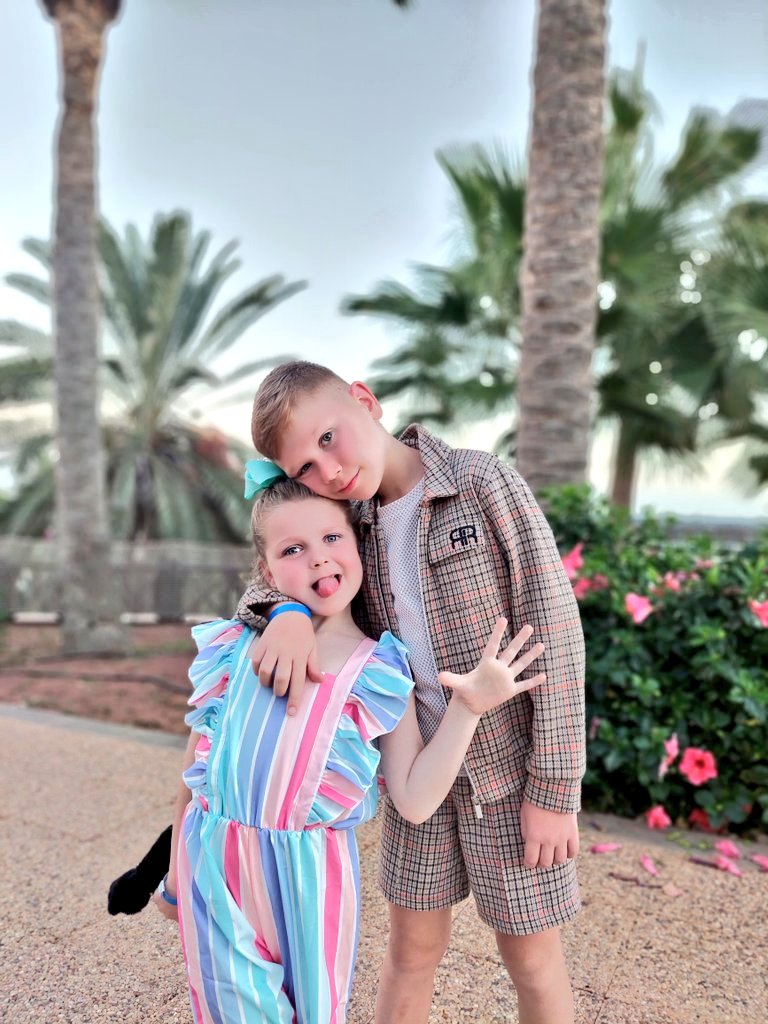 DanksDayton's tweet photo. Just 1 smile the pains forgiven, just 1 kiss the hurts all gone, just one smile makes my life worth living, a lil dream to build my world upon! #OUDK #DIGGDEEP #CLEARASDAY #DADLIFE https://t.co/eC5Yo2Awxt